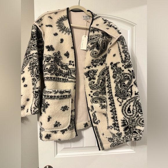 Vici Jackets & Blazers - Vici Black and Cream Patterned Teddy Jacket